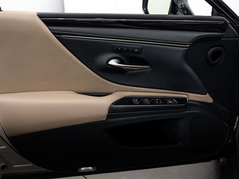 Used 2021 Lexus ES 250 w/ Premium Package image 15