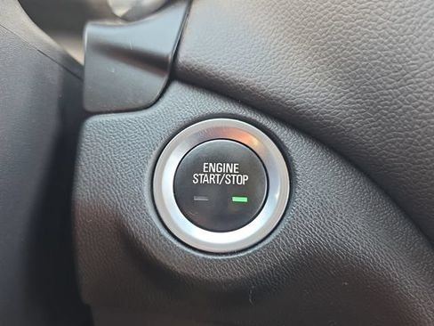 Used 2021 Chevrolet Equinox LT FWD image 25