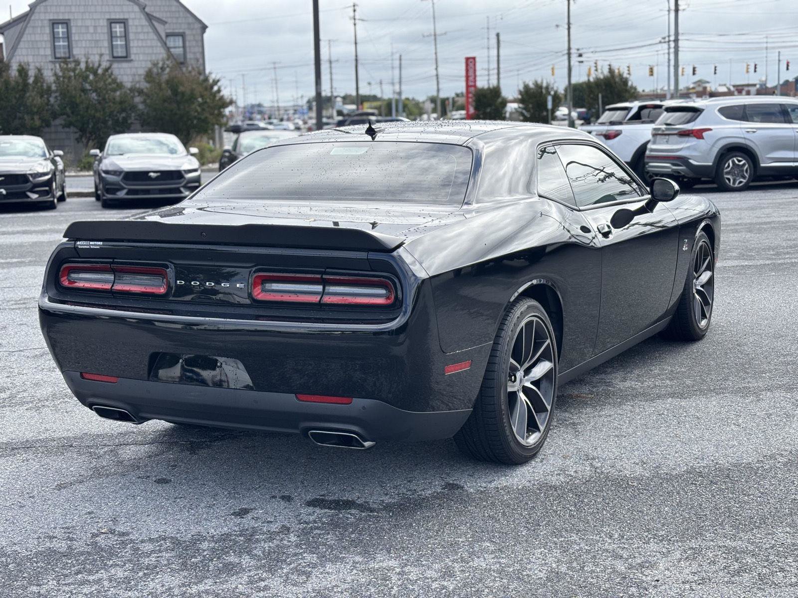 Used 2017 Dodge Challenger R/T Scat Pack w/ Leather Interior Group RWD image 13