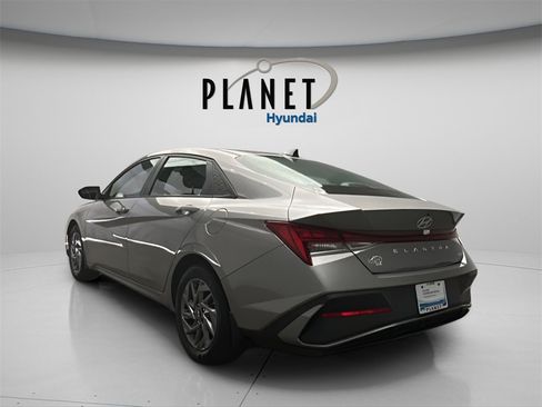 Certified 2024 Hyundai Elantra Blue image 2