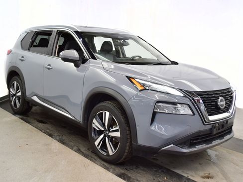 Used 2023 Nissan Rogue SL w/ SL Premium Package image 2