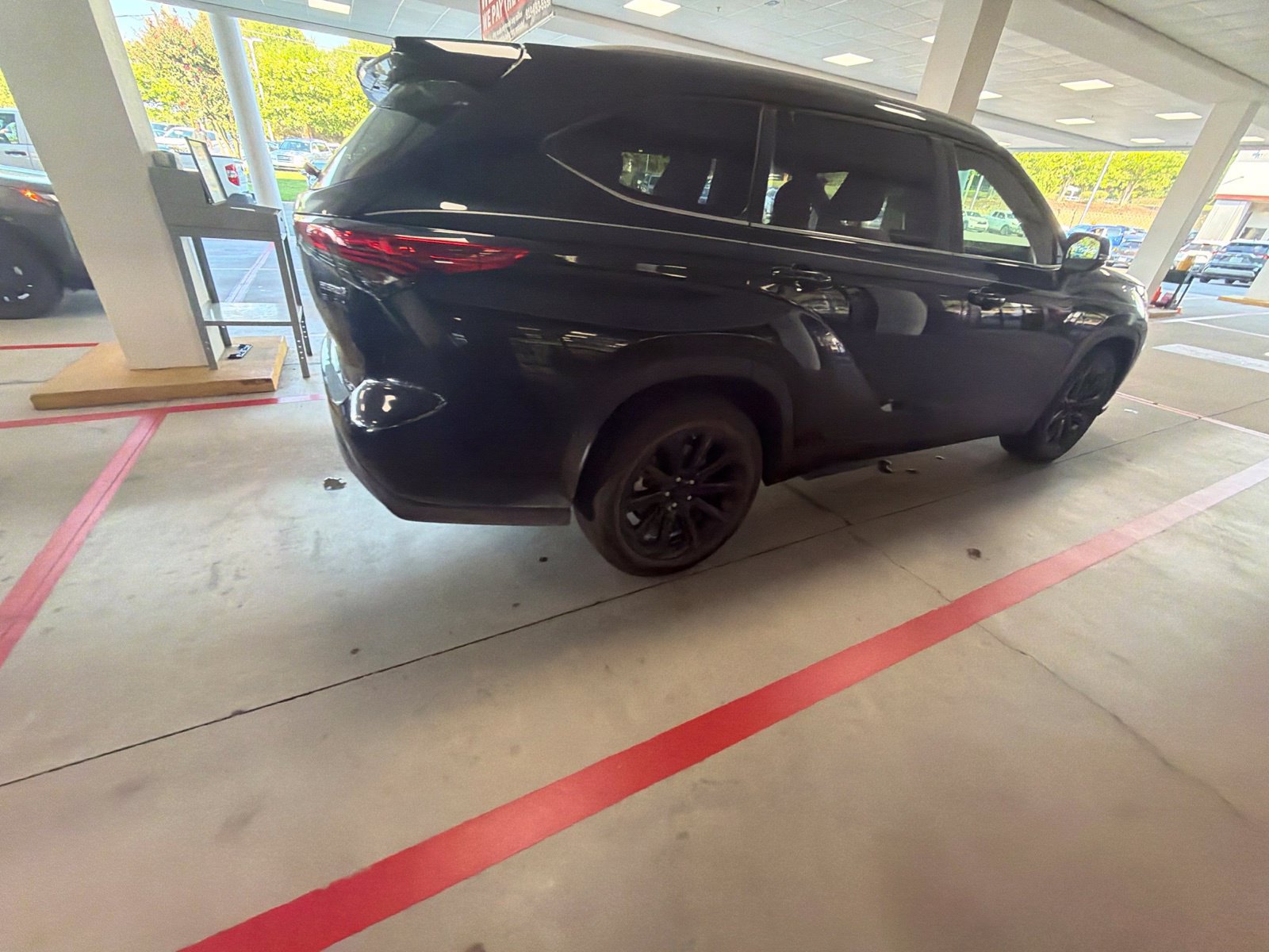 Used 2023 Toyota Highlander Bronze Edition FWD image 21