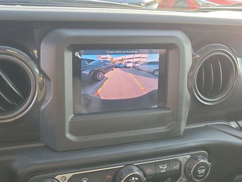 Used 2022 Jeep Gladiator Sport image 29