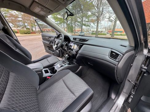 Used 2017 Nissan Rogue S image 13