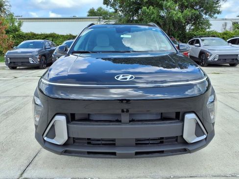 Used 2025 Hyundai Kona SEL image 2