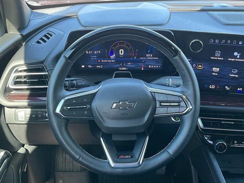 Used 2024 Chevrolet Traverse Z71 w/ Enhanced Driving Package AWD/4WD image 11