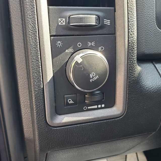 Used 2014 RAM 1500 Express AWD/4WD image 17