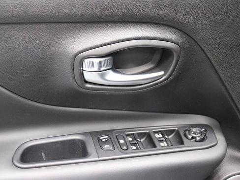 Used 2022 Jeep Renegade Limited AWD/4WD image 23