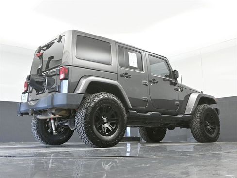Used 2014 Jeep Wrangler Unlimited Sahara w/ Dual Top Group image 31