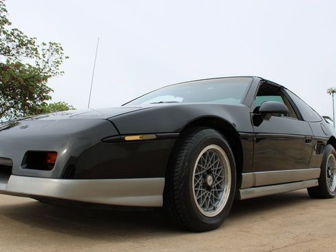 Used 1987 Pontiac Fiero GT RWD image 34