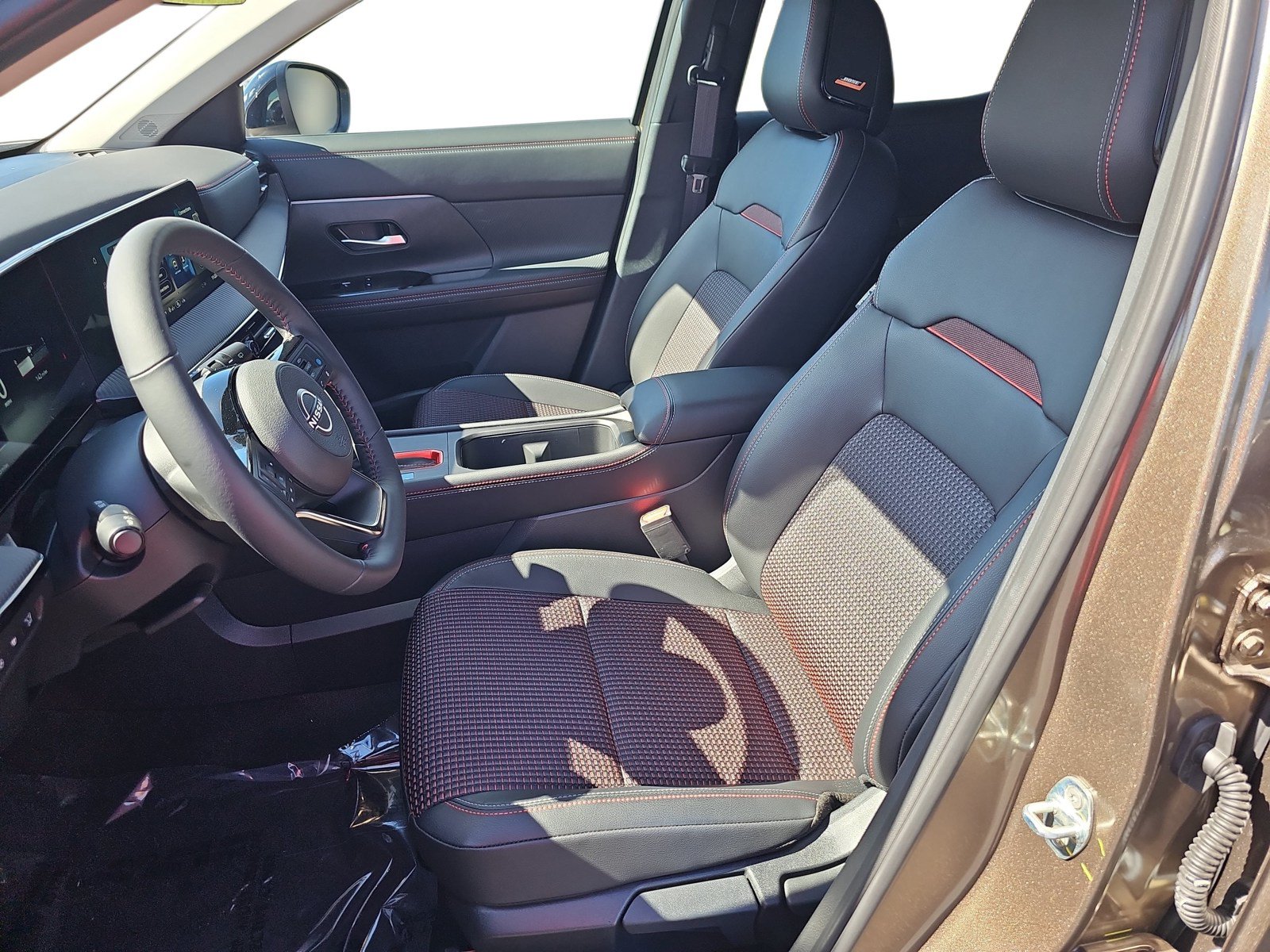 Used 2026 Nissan Kicks SR w/ SR Premium Package FWD image 12