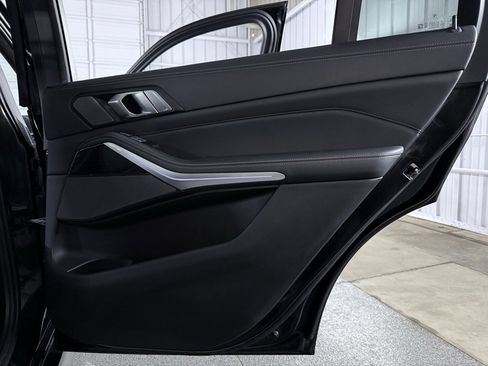 Used 2022 BMW X7 M50i image 31