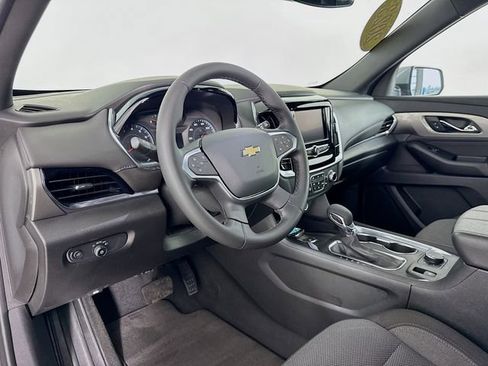 Used 2023 Chevrolet Traverse LT FWD image 9