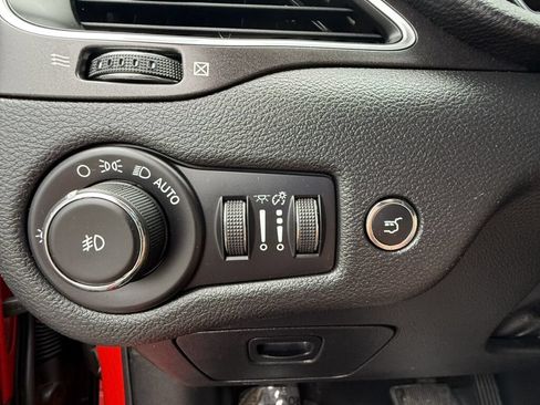 Used 2019 Jeep Cherokee Trailhawk w/ Comfort/Convenience Group AWD/4WD image 25