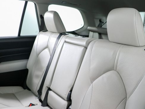Used 2025 Toyota Grand Highlander AWD Hybrid image 25