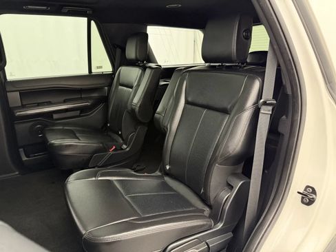 Used 2020 Ford Expedition XLT w/ Equipment Group 202A AWD/4WD image 32
