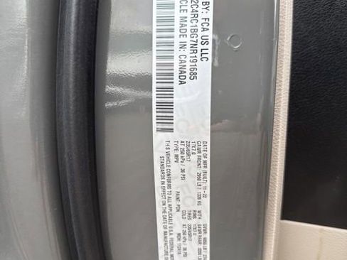 Used 2022 Chrysler Pacifica Touring-L FWD image 22