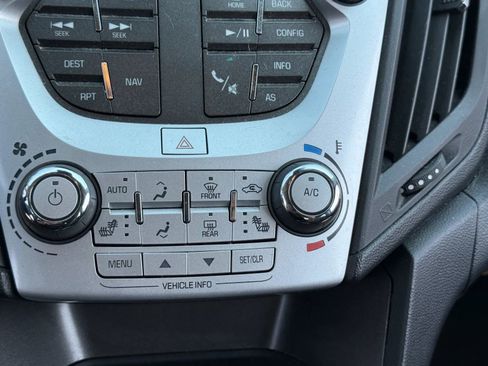 Used 2017 Chevrolet Equinox LT w/ Convenience Package image 19