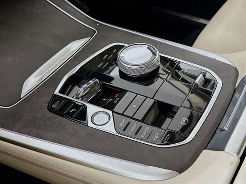 Used 2023 BMW X7 xDrive40i w/ Executive Package image 17