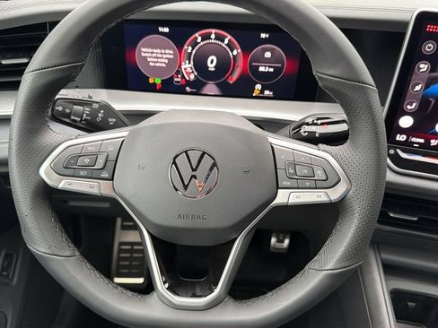 New 2026 Volkswagen Tiguan SE R-Line FWD image 14
