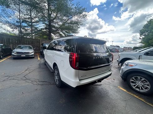 Used 2025 Ford Expedition Active AWD/4WD image 5