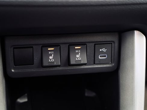 Used 2024 Toyota Corolla Cross XLE image 34