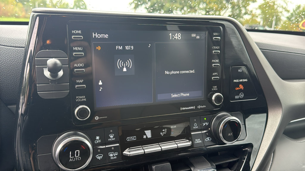 Used 2022 Toyota Highlander LE AWD/4WD image 21