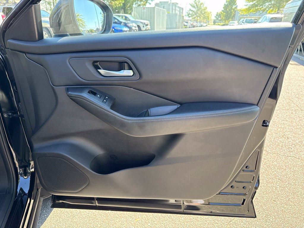 Used 2025 Nissan Rogue SV FWD image 33