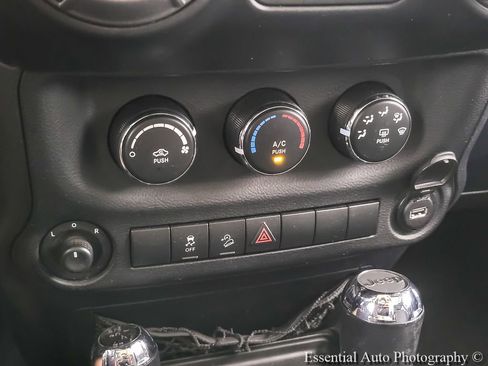 Used 2012 Jeep Wrangler Unlimited Sport AWD/4WD image 17