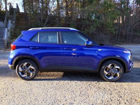 Used 2021 Hyundai Venue SEL FWD image 3