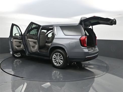 Used 2021 GMC Yukon SLT w/ SLT Premium Package image 38