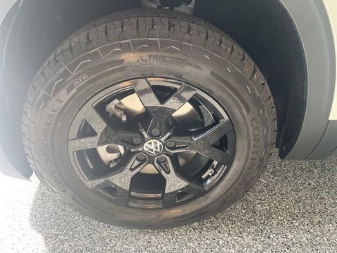 New 2026 Volkswagen Atlas Peak Edition image 12