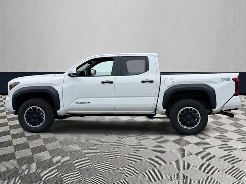 Used 2024 Toyota Tacoma TRD Off-Road AWD/4WD image 3