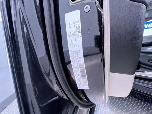 Used 2018 Chrysler Pacifica Touring-L w/ Tire & Wheel Group FWD image 45