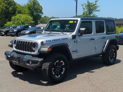 Used 2024 Jeep Wrangler Unlimited Rubicon 4xe w/ Convenience Group AWD/4WD image 7