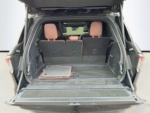 Used 2025 Lincoln Navigator Reserve image 27