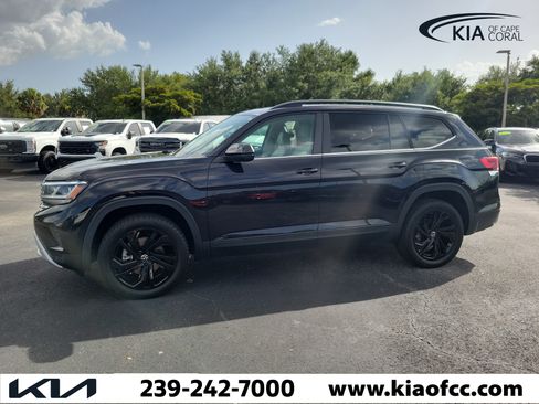 Used 2022 Volkswagen Atlas SE w/ Panoramic Sunroof Package FWD image 4