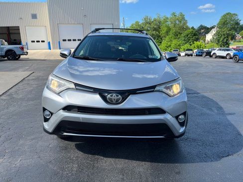 Used 2018 Toyota RAV4 XLE AWD/4WD image 9