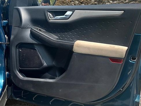 Used 2020 Ford Escape SE image 17