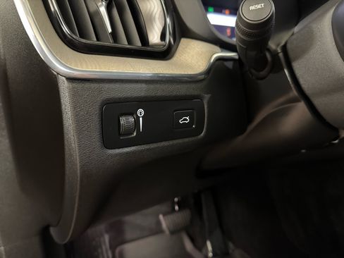 Used 2022 Volvo XC60 B5 Inscription w/ Advanced Package image 18