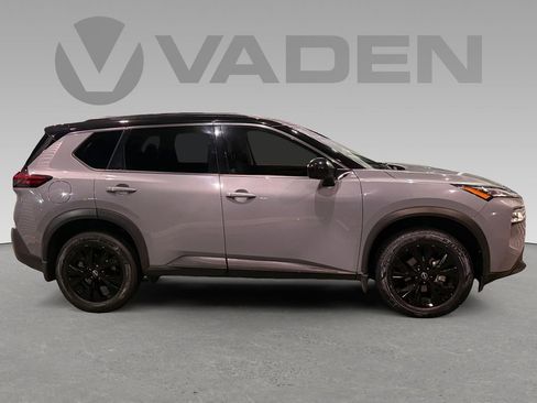 Used 2023 Nissan Rogue SV w/ SV Premium B Package image 7