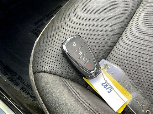 Used 2025 Chevrolet Trax ACTIV FWD image 32