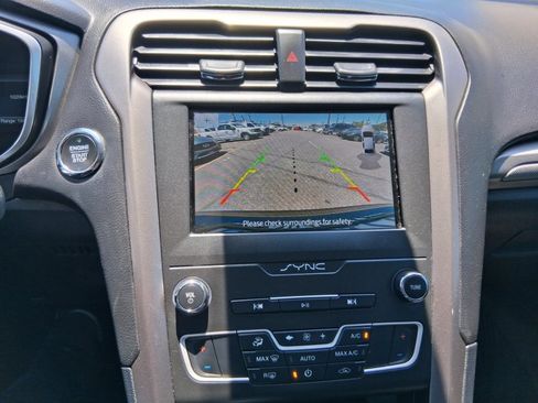 Used 2019 Ford Fusion SE FWD image 12