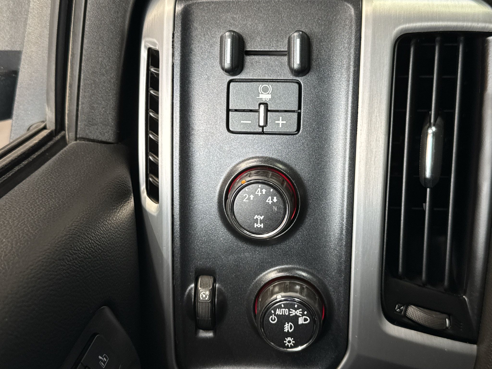 Used 2015 GMC Sierra 3500 SLT w/ Duramax Plus Package AWD/4WD image 31