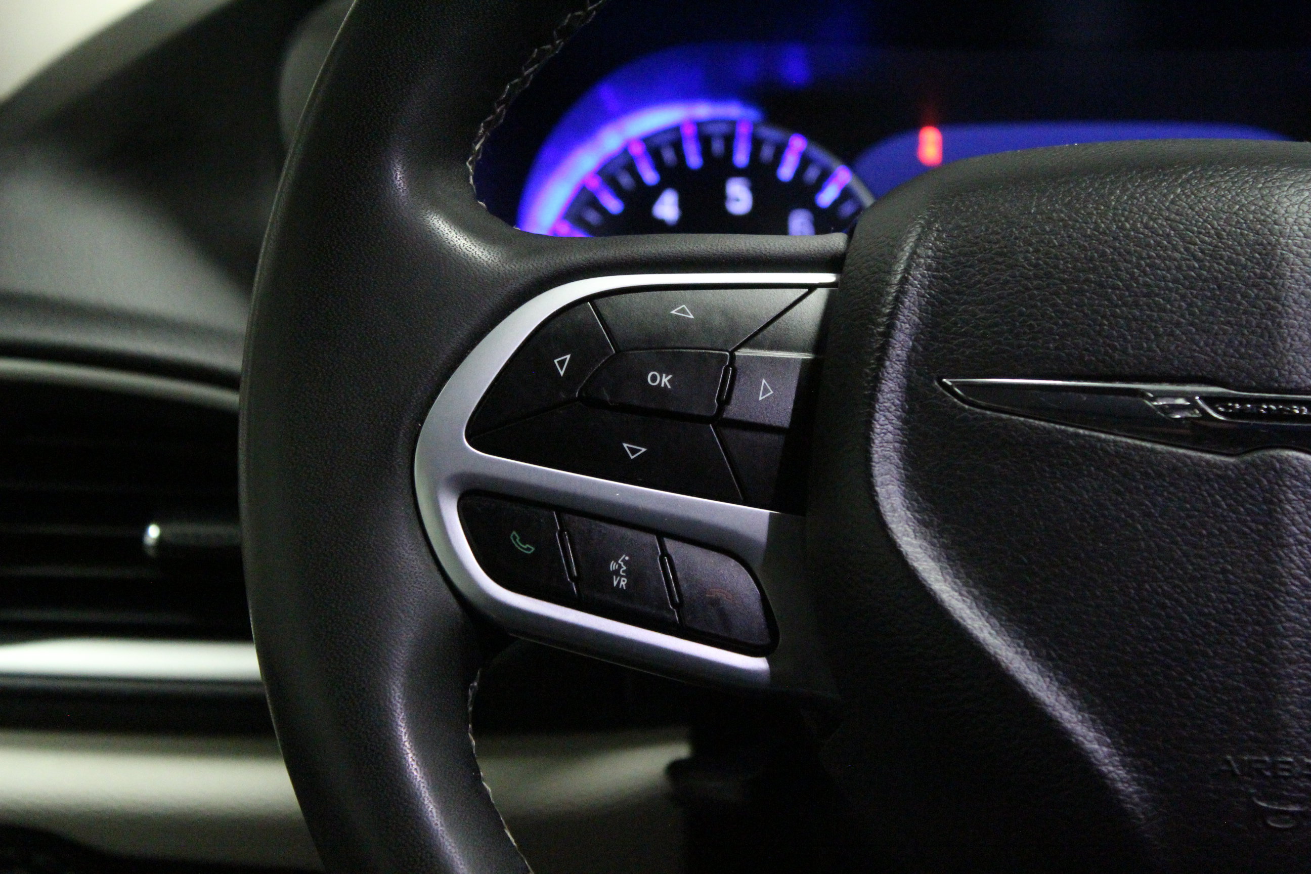 Used 2023 Chrysler Pacifica Touring-L FWD image 23