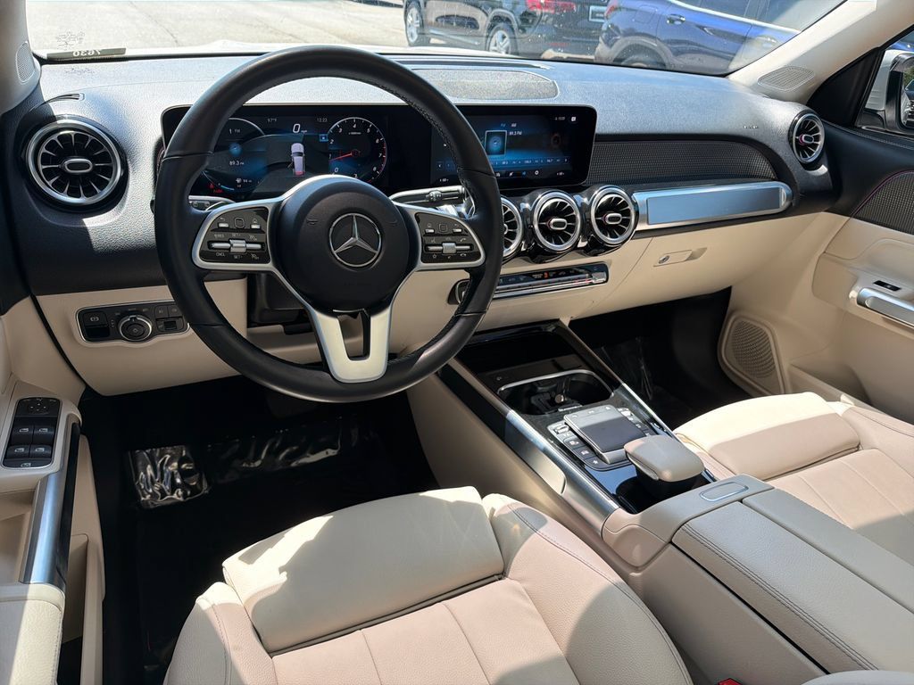 Used 2021 Mercedes-Benz GLB 250 w/ Premium Package image 22
