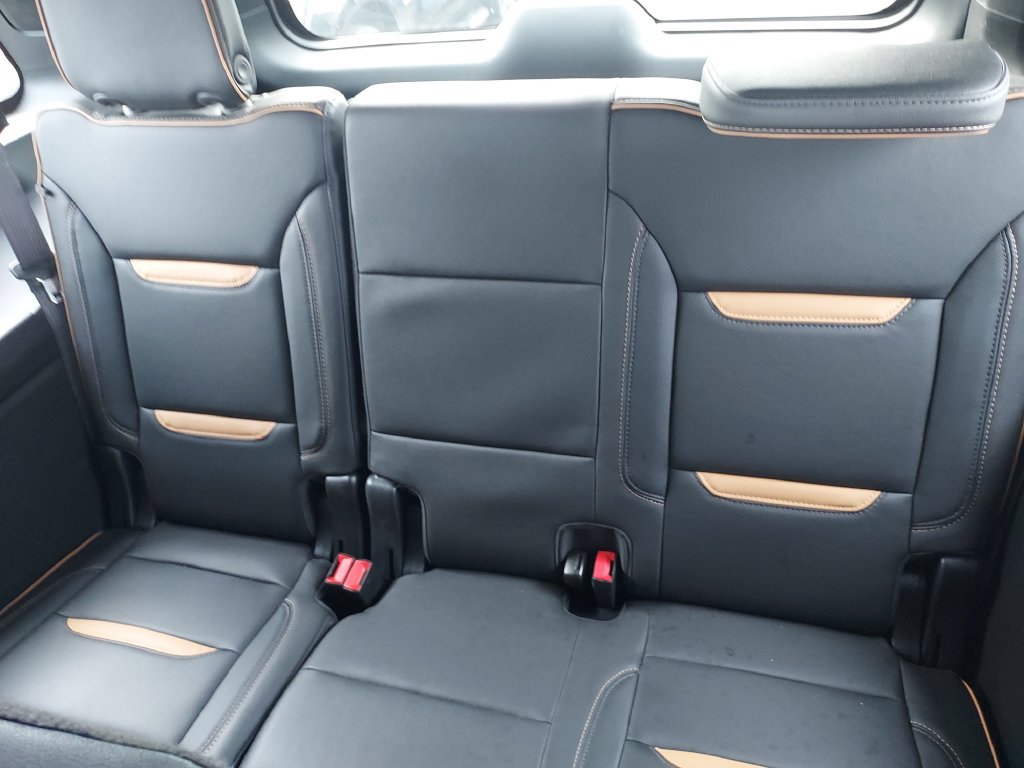 Used 2024 GMC Yukon AT4 w/ Technology Package AWD/4WD image 25
