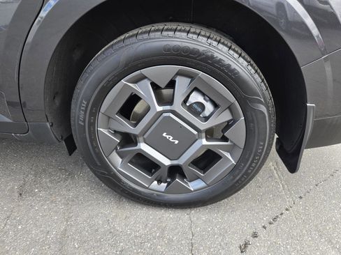 Used 2026 Kia Carnival EX FWD image 33