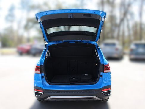 Used 2022 Volkswagen Taos SEL image 8