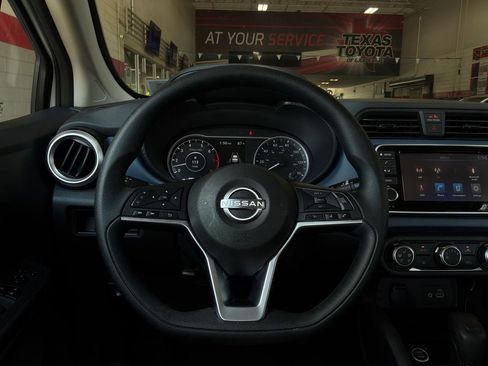 Used 2025 Nissan Versa SV FWD image 28